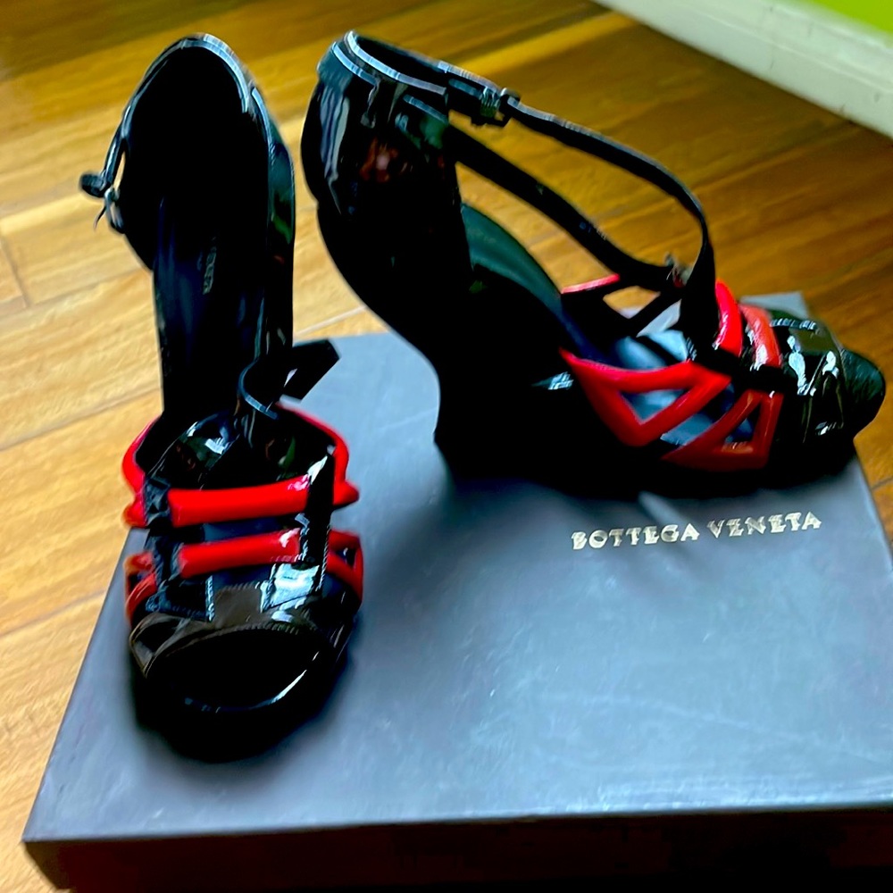 Bitters Venetia wedges sz it 40